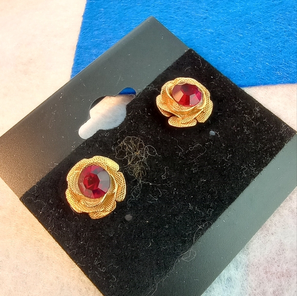 Gold tone Earrings Red Glass Gem, Floral , Post style - Picture 3 of 5